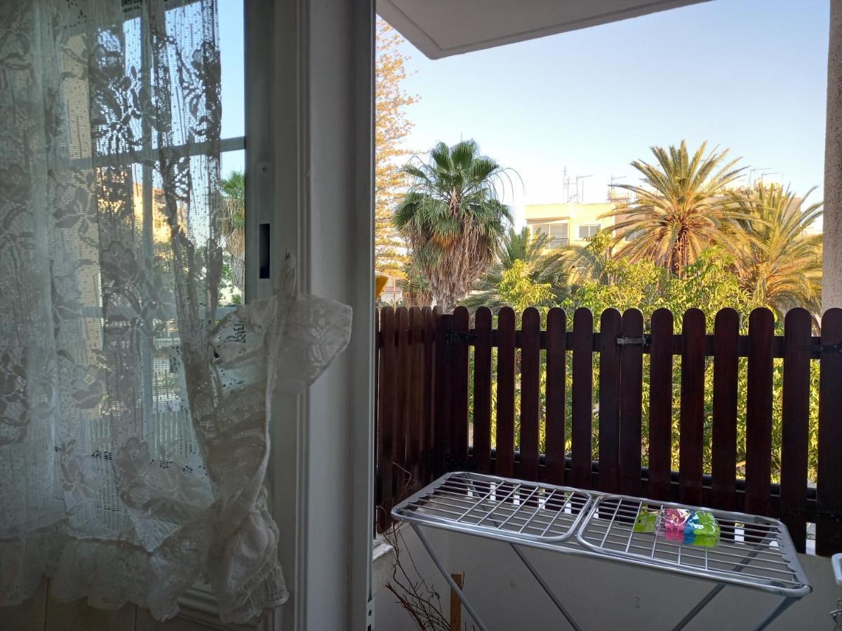2 Bedroom Apartment Near Finikoudes Larnaca Eksteriør billede