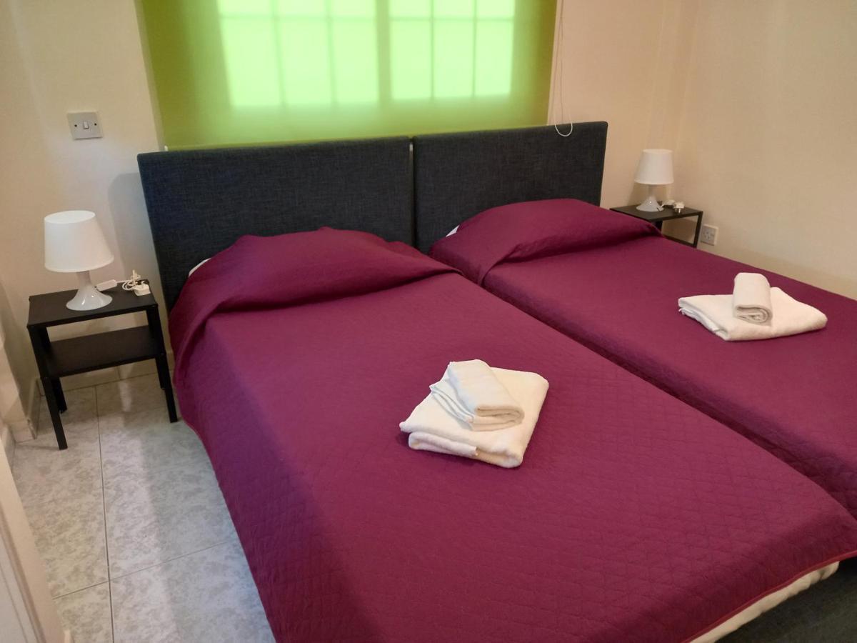 2 Bedroom Apartment Near Finikoudes Larnaca Eksteriør billede