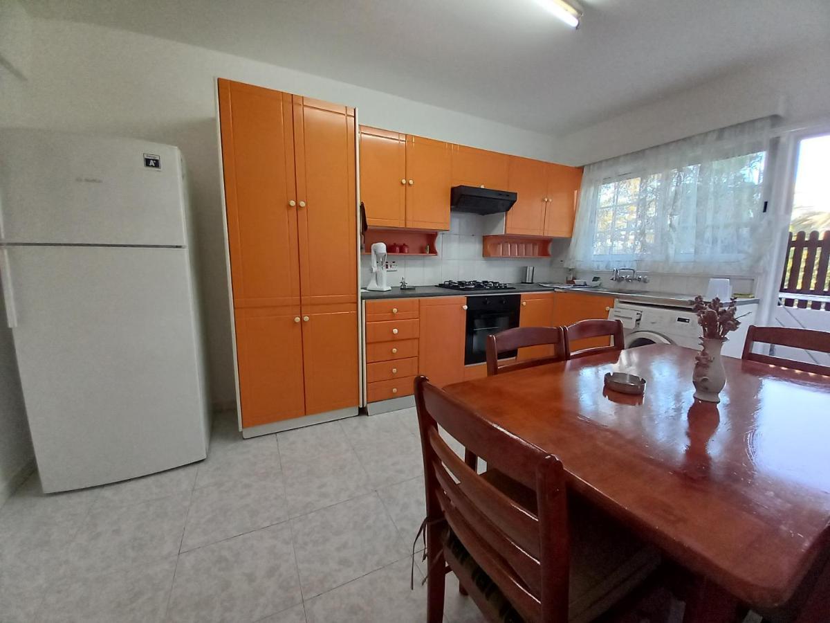 2 Bedroom Apartment Near Finikoudes Larnaca Eksteriør billede