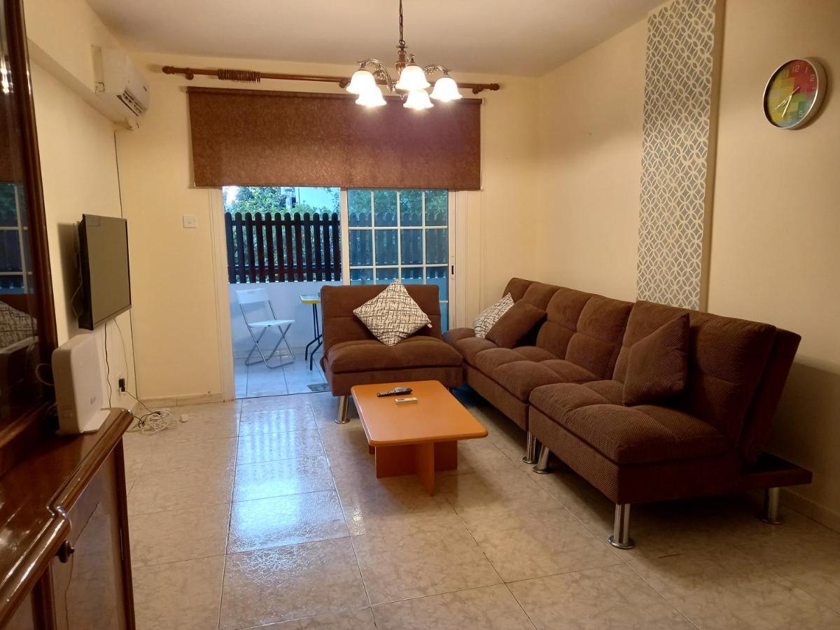 2 Bedroom Apartment Near Finikoudes Larnaca Eksteriør billede