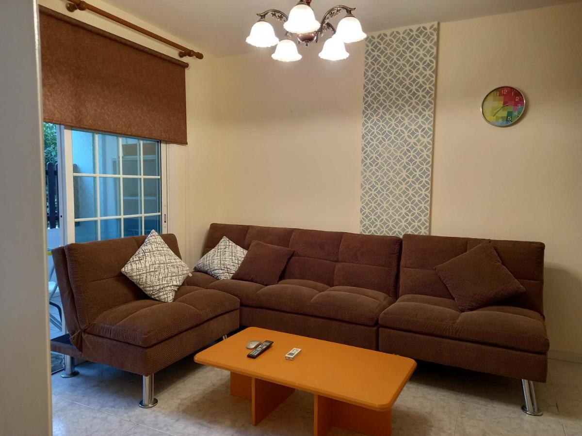 2 Bedroom Apartment Near Finikoudes Larnaca Eksteriør billede